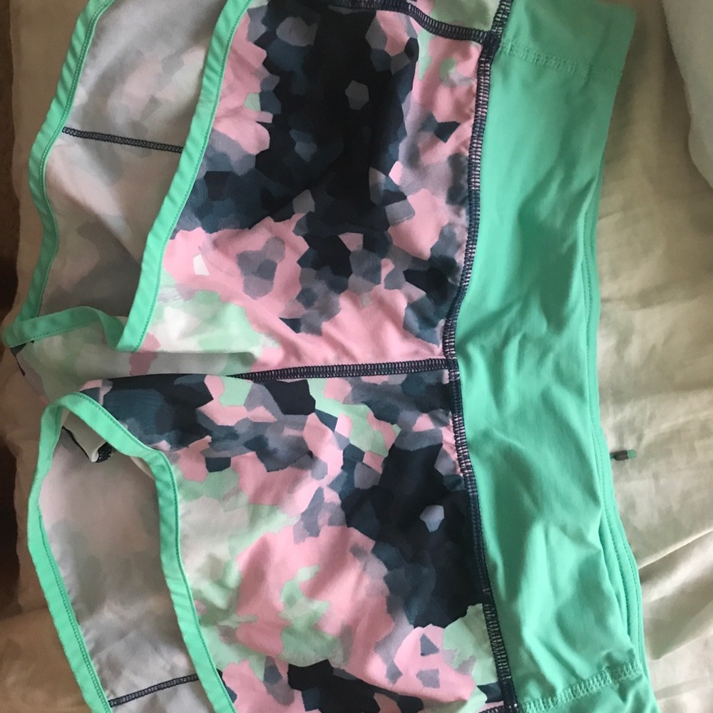 LULULEMON SZ 6 shorts